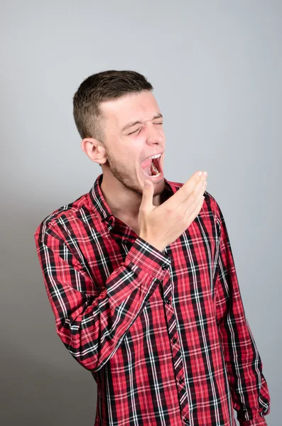 Joven bostezando — Foto de Stock