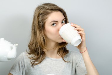 Çay içme ile güzel kadın