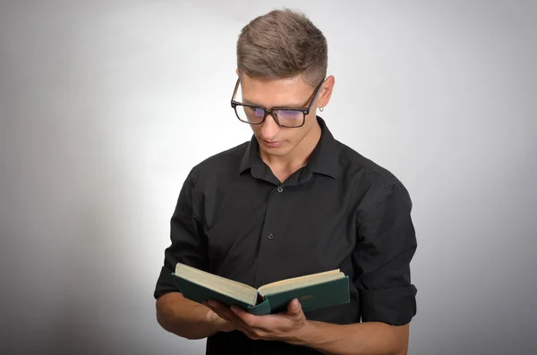 Close up of man reading book — Stock Photo, Image