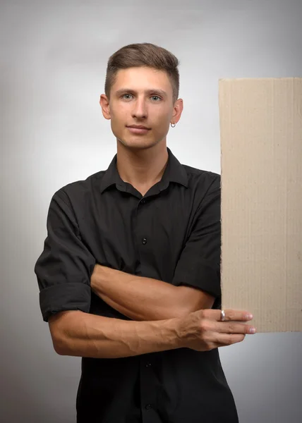 Homem segurando uma placa em branco — Fotografia de Stock