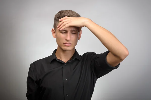 Mann mit Kopfschmerzen — Stockfoto
