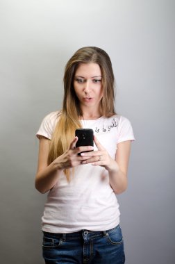 Telefon kötü görmek can portre portre endişeli genç kız 