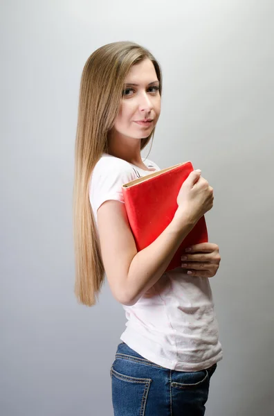 Retrato de uma mulher com um livro — Fotografia de Stock