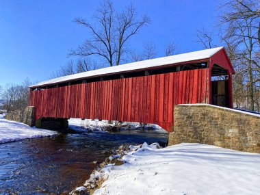 Pennsylvania, Lancaster County 'deki Havuz Demirhanesi Köprüsü.