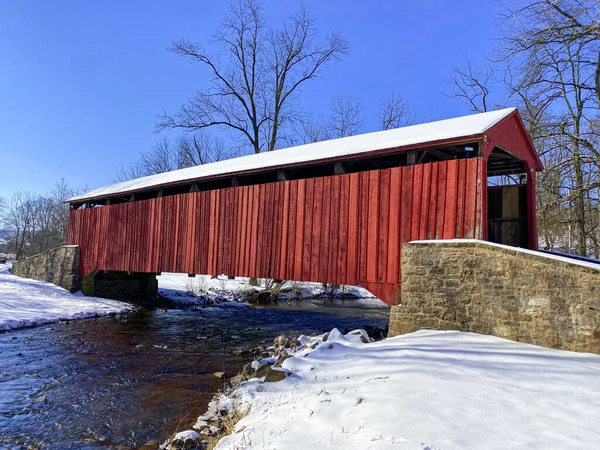 Pennsylvania, Lancaster County 'deki Havuz Demirhanesi Köprüsü.