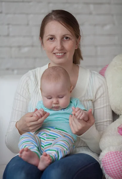 Mutlu anne ve bebek — Stok fotoğraf