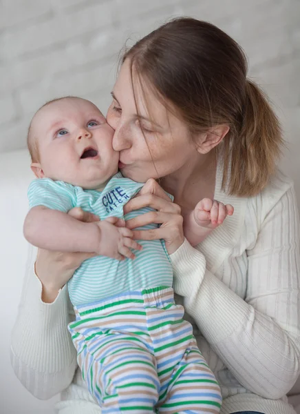 Mutlu anne ve bebek — Stok fotoğraf