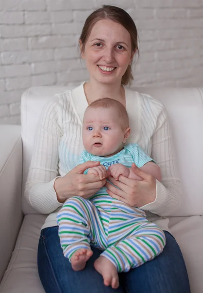 Ευτυχισμένη μητέρα και μωρό — Φωτογραφία Αρχείου