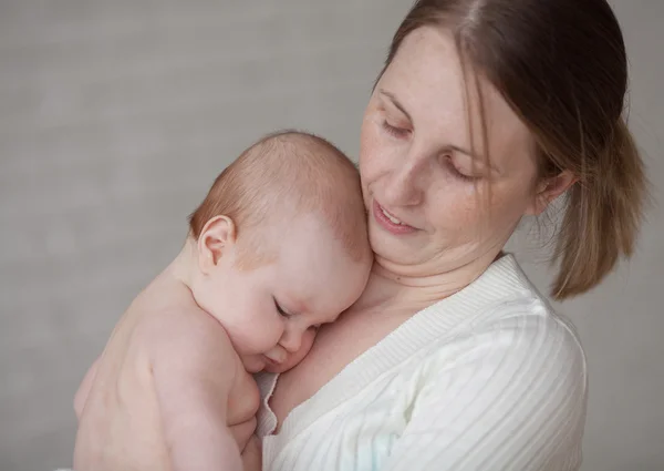 Happy mother and baby — Stock Photo, Image