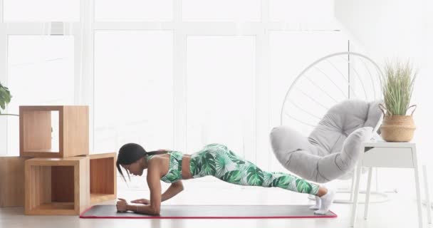 Concentrated Slim Black Woman Standing Plank Position Portrait Strong Confident — Stock Video