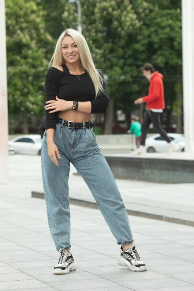 Attractive Stylish Blond Woman Posing Street — Stock Photo, Image