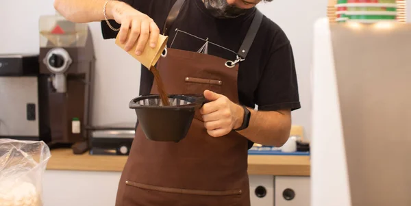 Barista Medisch Masker Werken Coffeeshop — Stockfoto