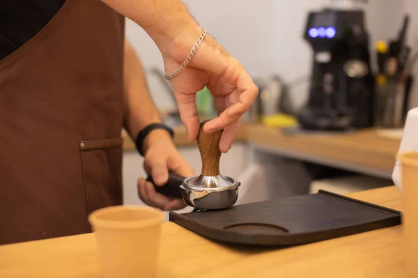 Close Vista Parcial Barista Fazendo Café Café — Fotografia de Stock