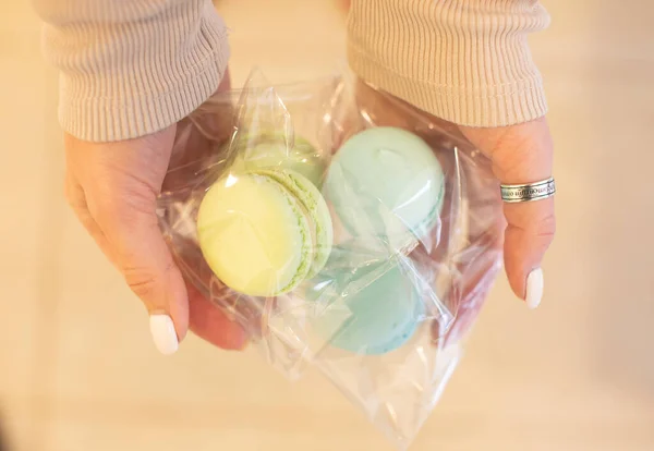 Close View Woman Holding Delicious Colorful Macaroons Cookies — Stock Photo, Image