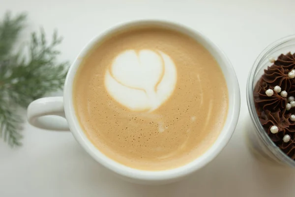 Secangkir Kopi Cappuccino Dengan Dekorasi Natal — Stok Foto