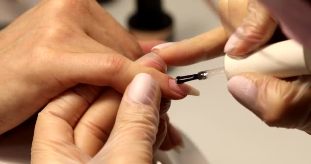 Manicure Maken Van Een Manicure Met Professioneel Gereedschap Voor Manicure — Stockvideo