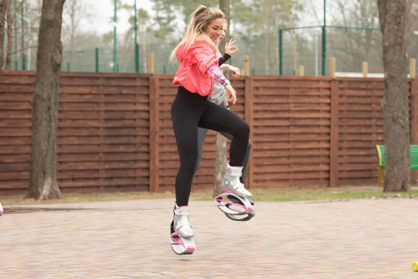 Kharkov Ucrânia Abril 2021 Grupo Meninas Fazendo Exercícios Botas Salto — Fotografia de Stock