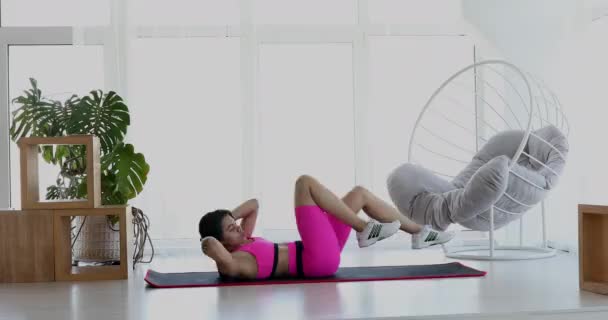 Atletica Ragazza Forma Facendo Esercizi Aerobici Fitness Soggiorno Home Fitness — Video Stock