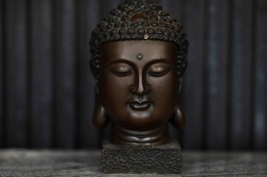 Süslü Buda heykeli sakinleştirici, Zen esinlenilmiş bir atmosfer yaratmak için.