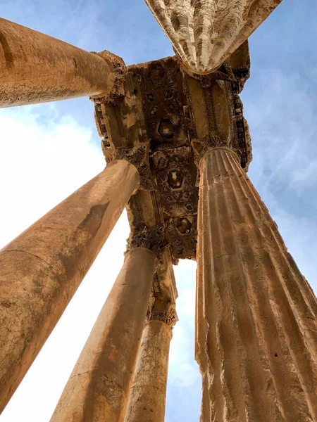 黎巴嫩巴勒贝克朱庇特神庙的废墟 — 图库照片