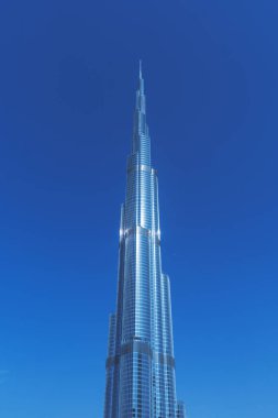 Güneşli bir günde Burj Halife binası.