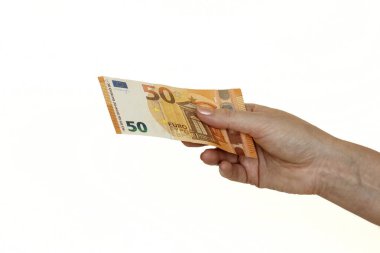 50 Euro 'luk banknotu tutan bir kadın, beyaza izole edilmiş.