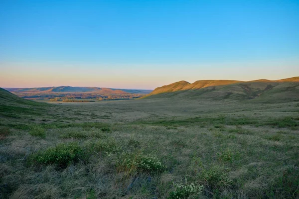 Paesaggio Delle Montagne Primaverili Degli Urali Del Sud Illuminate Dal — Foto Stock