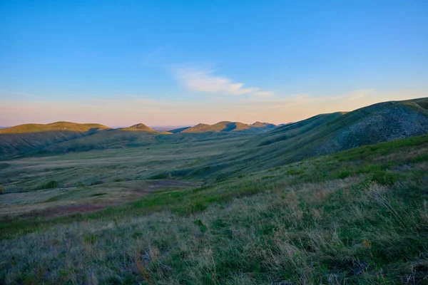 Paesaggio Delle Montagne Primaverili Degli Urali Del Sud Illuminate Dal — Foto Stock