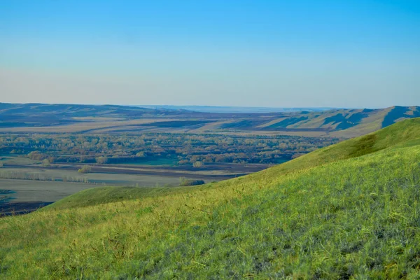 Paesaggio Delle Montagne Primaverili Degli Urali Del Sud Illuminate Dal — Foto Stock