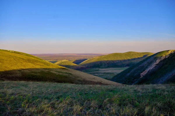 Paisagem Das Montanhas Primavera Dos Urais Sul Iluminada Pelo Sol — Fotografia de Stock