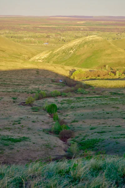 Paesaggio Delle Montagne Primaverili Degli Urali Del Sud Illuminate Dal — Foto Stock