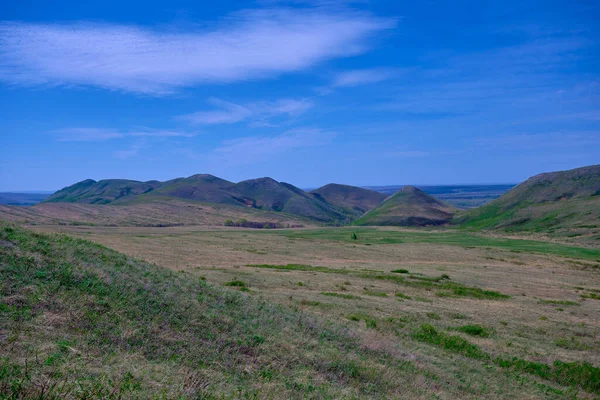 Paesaggio Delle Montagne Primaverili Degli Urali Del Sud Illuminate Dal — Foto Stock