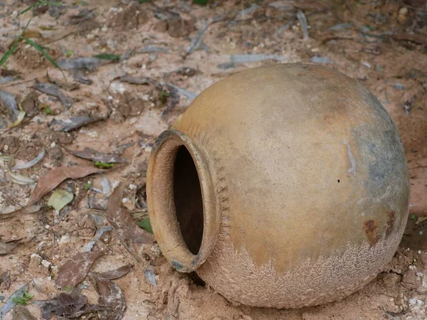 Çömlek kavanozu atıldı ve kullanılmıyor..