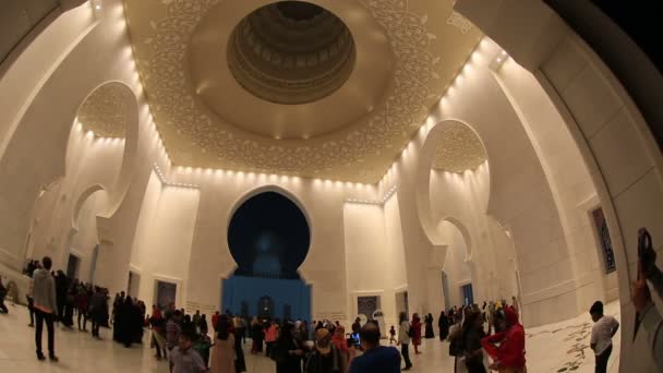 Şeyh Zayed Grand Camii Abu Dhabi Birleşik Arap Emirlikleri, pan çekim — Stok video