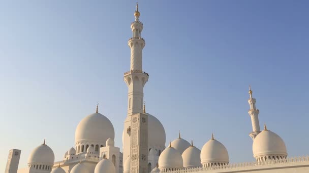 Sheikh Zayed Gran Mezquita Abu Dhabi Emiratos Árabes Unidos, tiro de inclinación — Vídeos de Stock