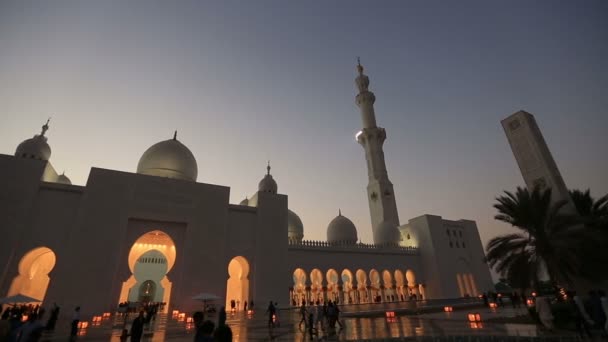 Sheikh Zayed Gran Mezquita Abu Dhabi Emiratos Árabes Unidos, toma del atardecer — Vídeo de stock