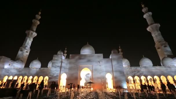 Sheikh Zayed Grande Mesquita Abu Dhabi Emirados Árabes Unidos, noite — Vídeo de Stock