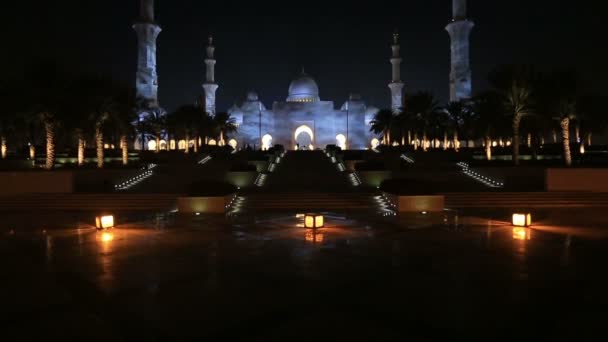 Sheikh Zayed Gran Mezquita Abu Dhabi Emiratos Árabes Unidos, tiro de inclinación de la noche — Vídeo de stock