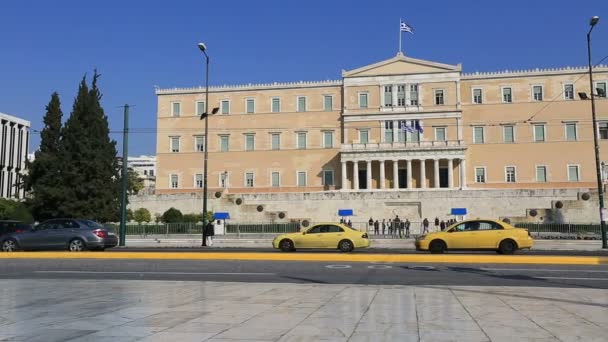 Syntagma plein en het Parlementsgebouw — Stockvideo