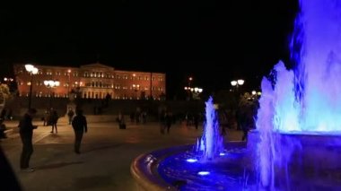 Syntagma Meydanı ve Parlamento Binası gece