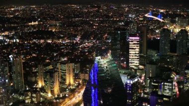 Havadan görünümü gece şehir trafik