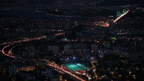Pemandangan udara lalu lintas kota malam hari — Stok Video