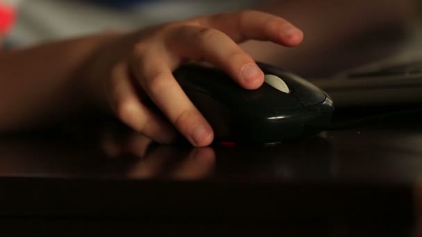 Dedo mindinho usando mouse computador — Vídeo de Stock