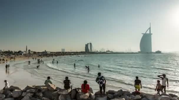 Time Lapse Photography crowd in Jumeirah Beach — Stock Video