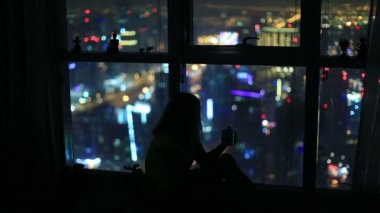 İçme kadın ve izle gece şehir