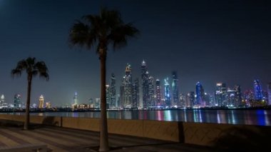 Birleşik Arap Emirlikleri BAE Dubai gökdelen gece görünümü