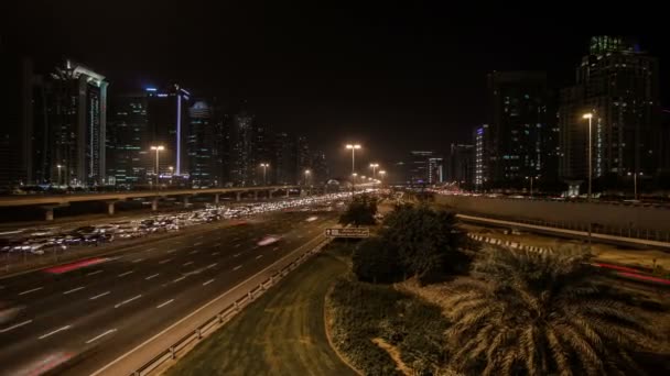 Dubai'deki Şeyh Zayed Yolu üzerinde trafik sıkışıklığı — Stok video