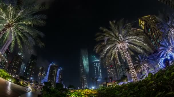 Berömda place River Walk och Dubai Marina med skyskrapa — Stockvideo