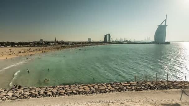 Čas fotografování časosběrných dav v Jumeirah Beach — Stock video