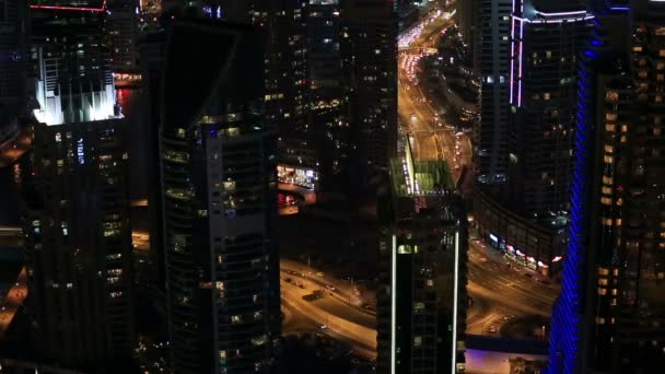 Ώρα ακυρώνονται Αεροφωτογραφία δρόμο στο κέντρο της πόλης με Ντουμπάι Μαρίνα — Αρχείο Βίντεο
